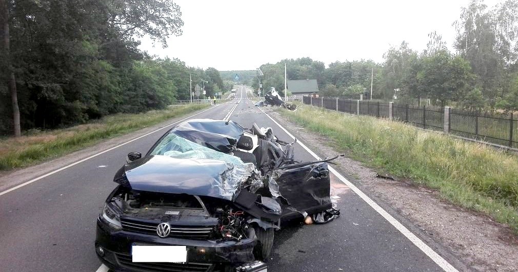 Volkswagen zderzył się z dostawczym Fordem /Policja