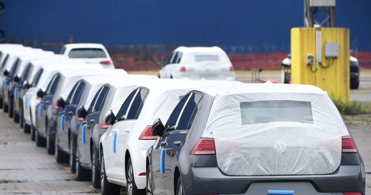 Volkswagen znów musi się tłumaczyć /AFP