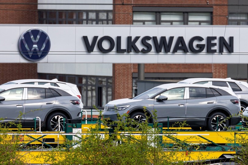 Volkswagen znów wstrzymał produkcję elektryków. Jest kolejny problem /Getty Images
