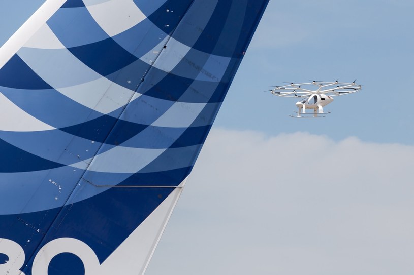 VoloCity lecące nad lotniskiem Bourget we Francji. /Volocopter /materiały prasowe