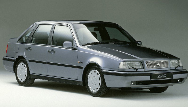 Volvo 440 dzieliło kluczowe podzespoły z "460" (sedan) i  "480" (3-drzwiowe coupe). /Volvo