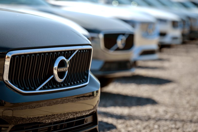 Volvo, podobnie jak inni producenci, zmaga się z kryzysem półprzewodnikowym /Getty Images