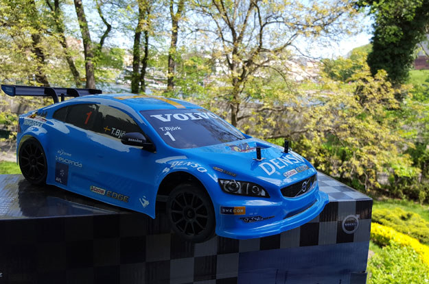 Volvo S60 STCC  w skali 1:10)  (remote controlled car 2,4Mhz)  może być twoje /INTERIA.PL