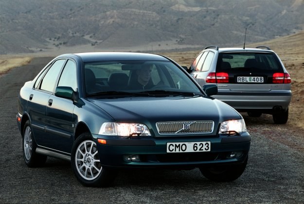 Volvo V40 zadebiutowało w grudniu 1995 roku. Sedana zaprezentowano kilka miesięcy wcześniej /Informacja prasowa