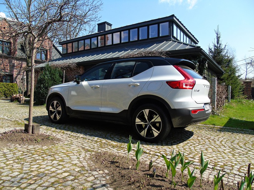 Volvo XC40 P8 Recharge sportowy i elektryzujący