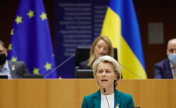 Von der Leyen: Ukraińcy podtrzymują pochodnie wolności dla wszystkich