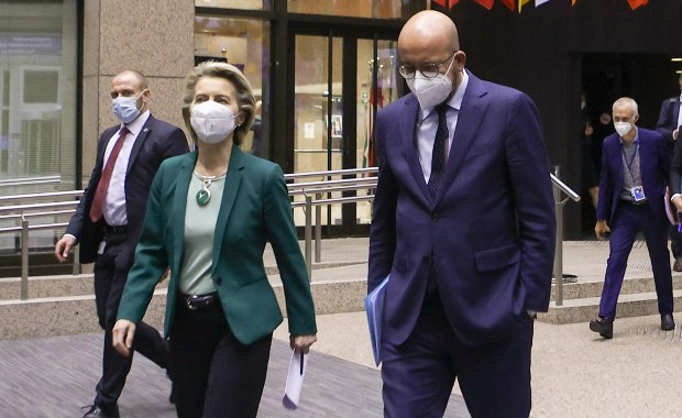 Von der Leyen: Widzimy efekty szczepień, ale ogólna sytuacja jest niepokojąca