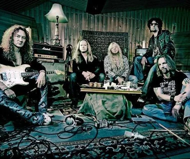 Voodoo Circle w drodze do domu