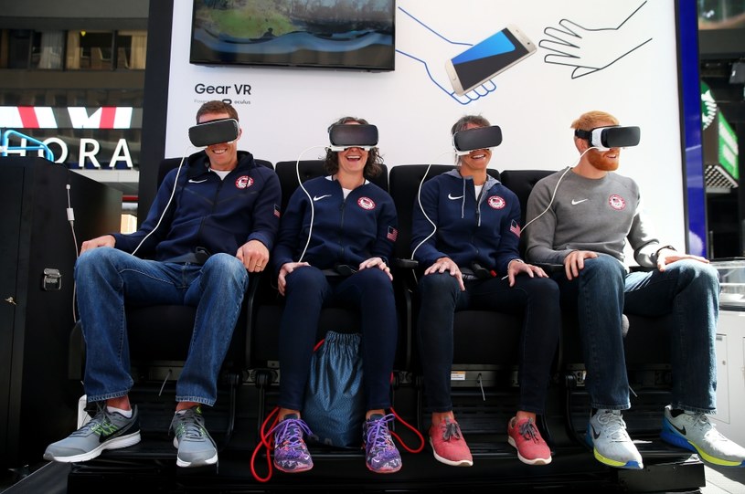 VR zyskuje coraz większą popularność w branży filmowej /AFP