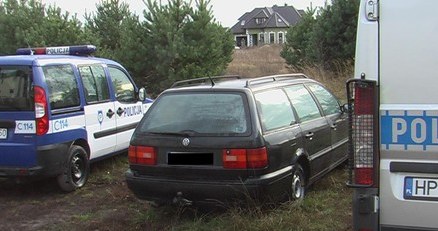 VW passat zabezpieczony przez policję /Policja