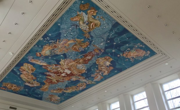 W 1939 roku zniszczyli je Niemcy. Zobacz odtworzony fresk "Niebo polskie"!