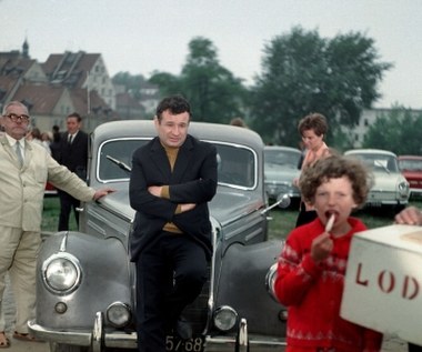 W 1967 roku aktor otrzymał Odznakę 1000-lecia, 10 lat później uhonorowano go Złotym Krzyżem Zasługi.

Na zdjęciu - jako rodowity warszawiak, mechanik samochodowy Henio (C) w noweli "Ad libitum" ze "Szkiców warszawskich" (1969) Henryka Kluby.