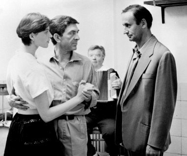 W 1969 ukończył studia teatralne i rozpoczął pracę w krakowskim Teatrze Rozmaitości (dzisiejszej Bagateli), jednak tylko na jeden sezon. Od 1970 roku z powodzeniem gra na deskach Starego Teatru. Debiutem teatralnym aktora była rola Filipa w "Mięsopuście" Rymkiewicza. Jednak najbardziej w pamięci zapisały się jego niepowtarzalne kreacje Gustawa-Konrada w "Dziadach" Mickiewicza oraz Konrada w "Wyzwoleniu" Wyspiańskiego.