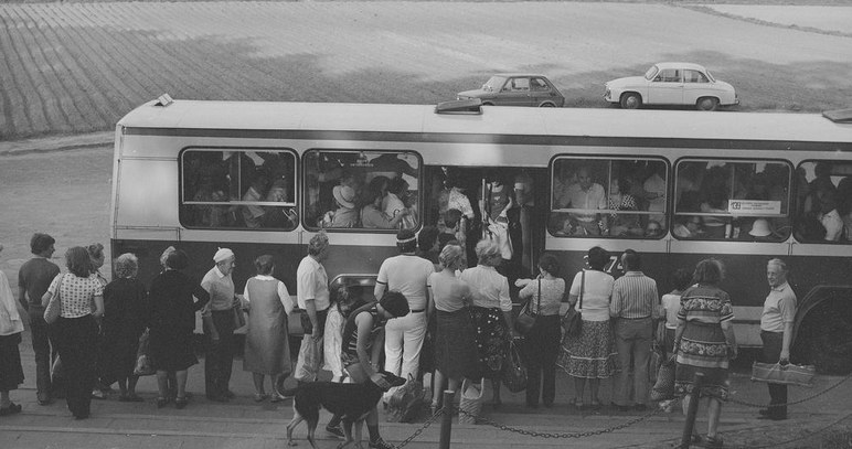 W 1972 roku Berliety wyróżniały się kanciastym nadwoziem, dużymi oknami i szerokimi drzwiami /Z archiwum Narodowego Archiwum Cyfrowego