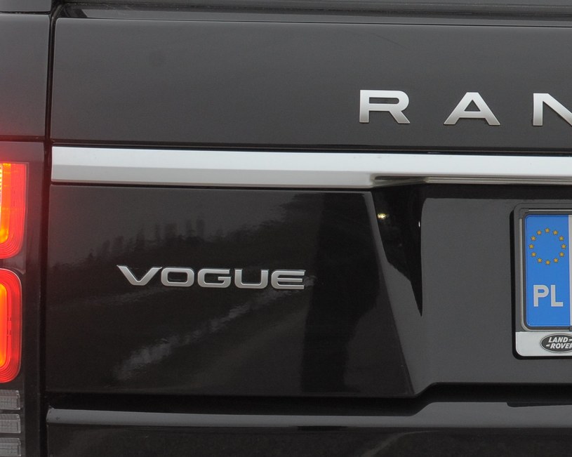W 1981 r. powstał Range Rover z limitowanej serii „In Vogue”, stworzony w oparciu o auto przygotowane dla miesięcznika o modzie „Vogue”, na jedną z sesji zdjęciowych. Potem uznano, że „Vogue” to dobra nazwa dla bogatej odmiany wyposażenia. /Motor