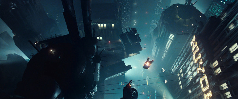 W 1982 twórcy "Blade Runnera" błędnie zakładali, że do 2019 powstaną bazy na innych planetach. /East News