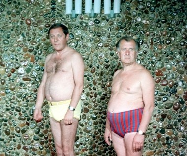 W 1983 roku Wacław Kowalski otrzymał Nagrodę Przewodniczącego Komitetu ds. Radia i Telewizji I stopnia za wybitne role w filmach telewizyjnych. W 1988 roku został laureatem Wiktora - nagrody telewidzów dla najpopularniejszej postaci TVP.

Po tragicznej śmierci syna w 1982 roku aktor wycofał się z zawodu. Zmarł 1990 roku w swoim ogródku w Brwinowie koło Warszawy wskutek udaru mózgu.

Na zdjęciu - ze Zdzisławem Maklakiewiczem w filmie Jerzego Ziarnika "Niebieskie jak Morze Czarne" (1973).