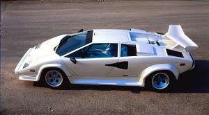 W 1985 roku Countach LP 5000S QV otrzymał silnik 5.2 V12 o mocy 455 KM. /Lamborghini