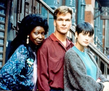 W 1990 roku Goldberg partnerowała Patrickowi Swayze i Demi Moore w głośnym filmie "Uwierz w ducha", w którym wcieliła się w Odę Mae Brown - czarnoskórą szarlatankę zarabiająca na życie jako medium w kontaktach z duchami.

Zdobywając za swą kreację Oscara dla najlepszej aktorki drugoplanowej, stała się Goldberg drugą czarnoskórą kobietą w historii, która otrzymała statuetkę Akademii (pierwszą była Hattie McDaniel za pamiętny występ w "Przeminęło z wiatrem").

 