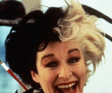 W 1996 roku Glenn Close zagrała jedną ze swych najbardziej ikonicznych ról - w hicie Disneya "101 dalmatyńczyków" wcieliła się w kolorową projektantkę Cruellę de Vil.

Rola przyniosła aktorce nominację do Złotego Globu w kategorii "najlepsza aktorka w komedii/musicalu"; Close przegrała jednak rywalizację z Madonną, która triumfowała za tytułową rolę w musicalu "Evita".

W 2000 roku Close wróciła jako Cruella de Vil w "102 dalmatyńczykach".