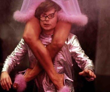 W 1997 Myers napisał scenariusz, zagrał i wyprodukował przebój "Austin Powers: agent specjalnej troski", opowiadający o perypetiach fotografa mody/kobieciarza/szpiega, którego zamrożono w latach 60. XX wieku i przywrócono do życia w latach 90., by schwytał swego wroga, Doktora Zło, także granego przez Myersa. Film ten przyniósł na całym świecie dochód w wysokości ponad 200 milionów dolarów, wywarł też duży wpływ na kulturę masową. 