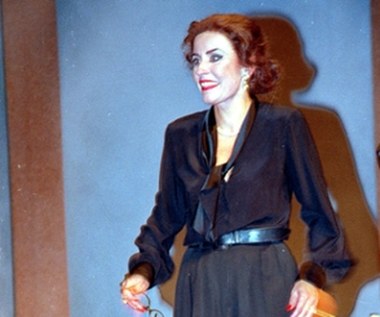 W 1997 roku Krystyna Janda wcieliła się w Marię Callas w "Marii Callas - Lekcji śpiewu" Terrence'a McNally'ego w reżyserii Andrzeja Domalika.  

"Przez dwie i pół godziny Janda-Callas (świetnie ucharakteryzowana i ubrana) panuje niepodzielnie nie tylko nad swoimi uczniami (...), ale i publicznością, którą traktując jak słuchaczy lekcji włącza do gry i podporządkowuje. A nawet więcej: potrafi wywołać u niej pożądaną w danej chwili reakcję" - pisała na łamach "Teatru" Aleksandra Rembowska.

I dodawała, że Janda gra postać primadonny "ze szlachetnym umiarem, odchodząc w dużym stopniu od osobistego brzmienia wielu poprzednich ról, właściwej sobie spontaniczności, a nawet nadpobudliwości".

Do postaci Marii Callas Janda wróciła w 2015 roku w spektaklu "Callas. Master Class" w reżyserii Andrzeja Domalika.