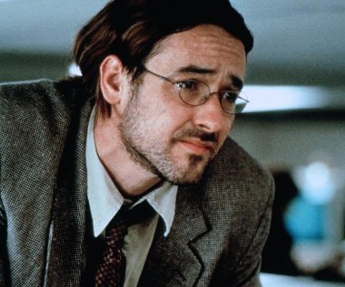 W 1999 roku aktor zagrał w głośnym obrazie "Być jak John Malkovich". Rola lalkarza, który przenosi się do głowy tytułowego gwiazdora, przyniosła mu nominację do nagrody Independent Spirit Award dla Najlepszego Aktora.

 