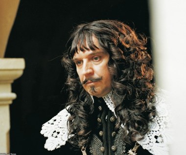 W 1999 roku aktora zobaczyliśmy w dwóch superprodukcjach będących ekranizacjami lektur szkolnych.

W "Ogniem i mieczem" według Henryka Sienkiewicza w reżyserii Jerzego Hoffmana wcielił się w postać króla Jana Kazimierza (na zdjęciu), z kolei w filmowej adaptacji "Pana Tadeusza" Andrzeja Wajdy zagrał Hrabiego.