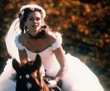 W 1999 roku Roberts trzy razy umykała spod ołtarza w filmie "Uciekająca panna młoda". Na planie ponownie spotkała się z Richardem Gerem, który wcielał się w dziennikarza zamierzającego napisać artykuł o jej bohaterce, Maggie Carpenter. Aktorów ponownie połączył na planie twórca "Pretty Woman" - Garry Marshall.