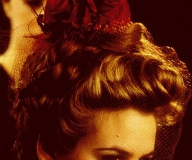 W 2000 roku Silverstone zobaczyliśmy w poważniejszym repertuarze - aktorka zagrała w ekranizacji "Straconych zachodów miłości" Szekspira w reżyserii  Kennetha Branagha; dwa lata później zadebiutowała na Broadwayu w scenicznej wersji "Absolwenta" Mike'a Nicholsa. Stopniowo jednak jej gwiazda blakła, aktorkę zobaczyliśmy jeszcze w przygodowym "Alex Rider: Misja Stormbreaker" (2006) oraz horrorze 'Wampirzyce" (2012). 