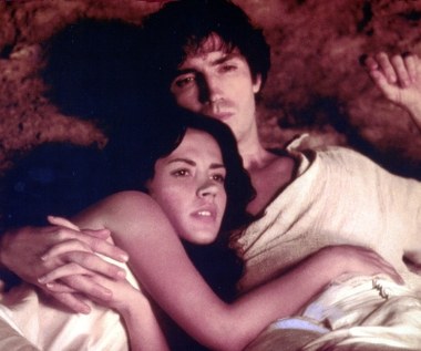 W 2002 roku Caviezel zagrał tytułową rolę w filmie "Hrabia Monte Christo".
 
Mimo wielu wcześniejszych wersji „Hrabiego Monte Christo”, Caviezel nie chciał oglądać żadnej z nich, polegając wyłącznie na powieści: „Nie oglądałem żadnego filmu na motywach 'Hrabiego Monte Christo', ponieważ nie chciałem się na nich opierać. Kiedy obserwuję ludzi, podświadomie przejmuję mimikę tych, którzy mi się podobają. Gdybym więc zobaczył – na przykład – Richarda Chamberlaina lub Gerarda Depardieu w roli hrabiego, mógłbym niechcący przejąć ich wyraz twarzy, a potem ludzie mówiliby, że to jeszcze jeden Depardieu. Postanowiłem więc, że będę wierny książce” - mówił aktor.