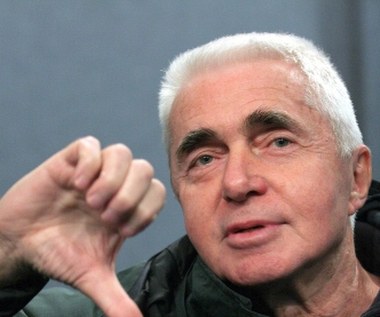 W 2007 roku głośno było o Marku Piwowskim za sprawą tzw. listy Wildsteina. Reżyser w rozmowie z "Newsweekiem" przyznał się do współpracy z tajnymi służbami PRL. Zgodził się na nią, bo chciał dostać paszport. 

Reżyser mówił o tym w charakterystycznym dla siebie stylu: "Nie byłem tajnym agentem - byłem tajnym agentem nietajnym. Wychodziłem, mówiłem kolegom. Nie czuję wstydu, ponieważ nikomu nie zaszkodziłem".