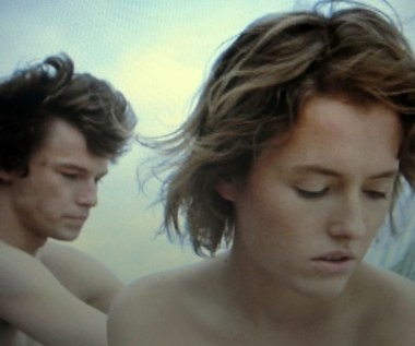 W 2009 roku Frycza zagrała główną kobiecą rolę w filmie Jacka Borcucha 'Wszystko co kocham". W pokazywanym na festiwalu w Sundance głośnym obrazie aktorka wcieliła się w postać Basi, wrażliwej nastolatki zakochanej w Janku, liderze punkrockowej kapeli (Mateusz Kościukiewicz).
 
"To film o najpiękniejszych chwilach w życiu; o pierwszej miłości, przyjaźni, buncie, muzyce. Niezależnie od czasów, w jakich przyszło nam dorastać, to rzeczy najważniejsze dla każdego z nas. To film o nas, o młodych" - mówiła Frycz.
