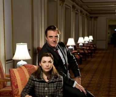 W 2009 roku Margulies otrzymała propozycję występu w serialu "Żona idealna" opowiadającym o żonie prokuratora stanowego, która jest zmuszona powrócić do zawodu prawnika, gdy jej skompromitowany mąż trafia do więzienia. 

"Wiedziałam, że rola zdradzanej przez wpływowego męża gospodyni domowej, która po jego aresztowaniu zaczyna życie od nowa, szalenie spodobała się feministkom. Nie przypuszczałam jednak, że podbije cały świat!" - mówiła Margulies.
 
"To była kobieta, która całe swoje jestestwo skupiła na zadowalaniu męża - zamożnego, ustosunkowanego człowieka władzy, który pewnego dnia stał się pośmiewiskiem tłumów. A ona razem z nim! Ale okazała się silniejsza i przekuła niefart w siłę, dzięki której rozpoczęła nowe życie" - tak Margulies charakteryzowała swoją bohaterkę.
