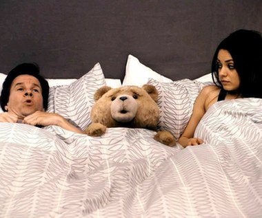 W 2010 roku aktor zagrał z Willem Farrellem w "Policji zastępczej" (spotkali się ponownie w  obrazie "Tata kontra tata"), dowodząc, że drzemie w nim olbrzymi komediowy talent. Wykorzystał to zwłaszcza Seth MacFarlane, obsadzając aktora w głównej roli w "Tedzie" (2012), a także jego sequelu z 2015 roku. W międzyczasie Wahlberg wystąpił też w licznych filmach akcji, dowodząc, że jest obecnie jednym z najbardziej zapracowanych hollywoodzkich aktorów. W samym 2013 r. artysta zagrał łącznie w czterech produkcjach, były to kolejno: "Władza", "Sztanga i cash", "Agenci" i "Ocalony". 

"Nie dążę do tego, żeby bić rekordy, ale zdarza się, że w tym samym czasie pojawia się kilka fascynujących projektów. Osobiście jednak wolę dawkować widzom swoją obecność na ekranie, żeby zdążyli się za mną stęsknić. Nie jest to jednak główne kryterium, którym kieruje się w życiu zawodowym" - wyznaje aktor. "Nie martwię się zbytnio tym, czy - mówiąc kolokwialnie - będzie mnie za dużo. Nie można tak na to patrzeć. Dla aktora ważne jest to, by grał na poziomie i w najlepszych możliwych produkcjach".

 