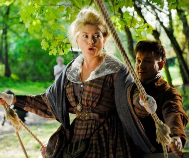 W 2010 roku Olszówkę mogliśmy oglądać w ekranizacji "Ślubów panieńskich" Aleksandra Fredry w reżyserii Filipa Bajona, w której wcieliła się w rolę pani Dobrójskiej.

- Kręciliśmy latem, było bardzo gorąco. Kostiumy są niezwykle ciężkie. To jest bardzo trudne, żeby uwspółcześnić wiersz Fredry. To było takie założenie, żebyśmy nie przejmowali się średniówką w wierszu, żebyśmy mieli na względzie młodego widza, do którego pewne rzeczy już nie docierają. To była ciężka praca - aktorka zwierzała się w rozmowie z Polską Agencją Prasową.

 

 