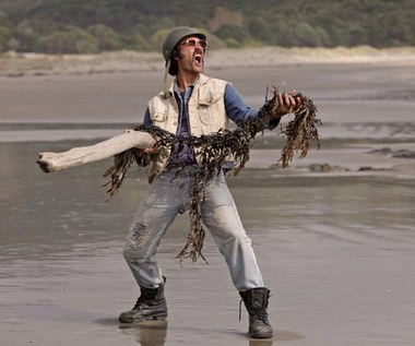 W 2010 roku Waititi wyreżyserował film 'Boy" - opowieść o tytułowym 11-latku, który mieszka na wschodnim wybrzeżu Nowej Zelandii i uwielbia Michaela Jacksona. Uwielbia też swojego ojca (w tej roli Waititi), który jest dla chłopaka wspaniałym bohaterem, mimo że nie widział go całe dzieciństwo. Wraz z jego powrotem Boy musi zmierzyć się z prawdą, pogodzić się z utratą ideału i znaleźć własną drogę ku dorosłości. Wejdzie w nią w rytm piosenek swojego idola. 

"Boy" to pełna ciepła i wyrazistego humoru opowieść o dorastaniu, która pobiła rekordy frekwencji w nowozelandzkich kinach, zebrała świetne recenzje oraz otrzymała wiele nagród na prestiżowych festiwalach.