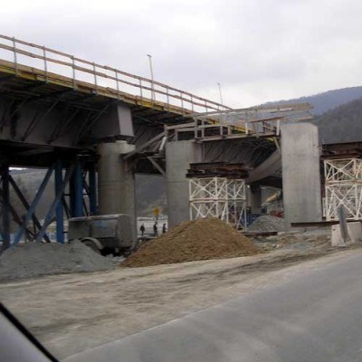 W 2010 roku zostanie wdrożony nowy system finansowania budowy i przebudowy dróg krajowych /INTERIA.PL