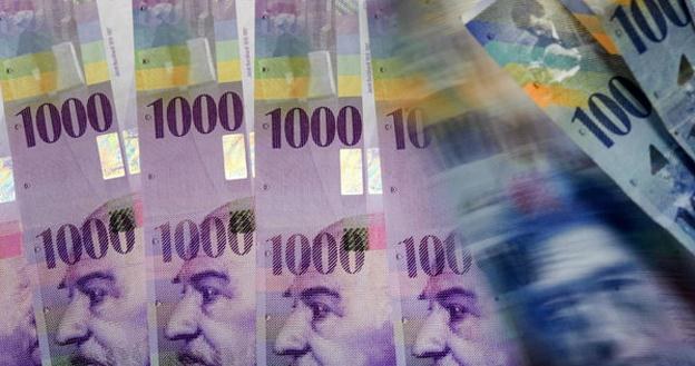 W 2011 można oczekiwać kontynuacji tendencji do aprecjacji franka wobec euro /AFP