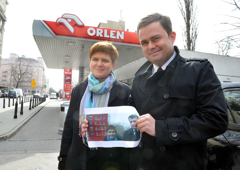 W 2012 roku, gdy ceny były niższe niż dziś, posłowie PiS protestowali przeciwko ich wysokości /Jacek Domiński /Reporter