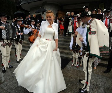 W 2013 roku Anna Guzik wyszła za Wojciecha Tylkę. Mają trzy córki: bliźniaczki Ninę i Barbarę (ur. 2016) oraz Bognę (ur. 2017). Mieszka z rodziną w Bielsku-Białej. Występuje również w Teatrze Polskim w Bielsku-Białej.
"Wierzę, że uda mi się wypracować jakiś kompromis pomiędzy życiem rodzinnym a pracą i w jakiś magiczny sposób pogodzić te dwie ważne dla mnie strefy życia" - wyznała aktorka, kiedy postanowiła wrócić do pracy.