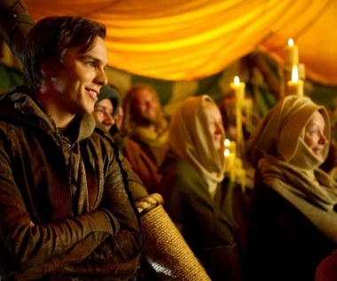 W 2013 roku Hoult został gwiazdą przygodowego filmu Bryana Singera "Jack  pogromca olbrzymów".

„Potrzebowaliśmy  dobrego,  charyzmatycznego  aktora,  który  potrafiłby  oddać  niewinność  kogośtakiego  jak  Jack,  który  wie  bardzo  niewiele  o  świecie.  Nick  jest  nie  tylko  utalentowanym  aktorem,  ma również  znakomite  poczucie  humoru.  Dlatego  był  w  stanie  pokazać  przemianę  Jacka z nieśmiałego i wrażliwego chłopca w wojownika, jakim musiał się stać, a do tego zrobić to w zabawny sposób" - chwalił aktora reżyser Bryan Singer. 