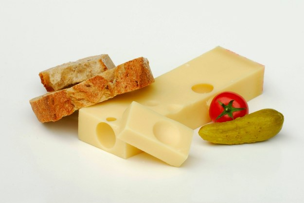 W 2014 roku średnie spożycie serów na jednego mieszkańca wyniosło w Szwajcarii 21,3 kg / 	Pfeiffer, J.    /PAP/EPA
