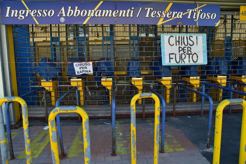 W 2015 roku kibice Parmy pisali na bramach stadionu: "Zamknięte z powodu rabunku". Teraz Parma wraca do Serie A. /AFP