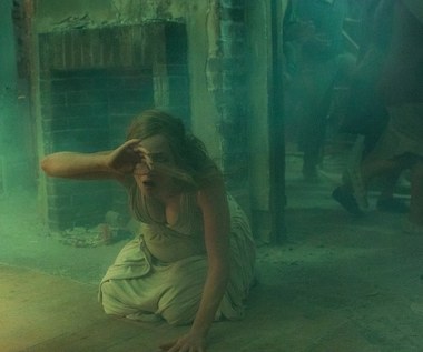 W 2015 roku Lawrence wystąpiła w "Joy", biografii Joy Mangano - kobiety, która wynalazła mopa. Aktorka otrzymała za tę rolę swoją czwartą i póki co ostatnią nominację do Oscara. Rok później Lawrence zagrała u boku Chrisa Pratta w melodramacie s-f "Pasażerowie". Hucznie zapowiadany film okazał się błahą opowiastką, która nie zainteresowała widzów i została zniszczona przez krytykę.

W 2017 roku Lawrence zagrała główną rolę w "mother!" Darrena Aronofsky’ego. Wcieliła się w żonę pisarza (Javier Bardem), która wyczekuje dziecka. Wokół niej zaczynają dziać się jednak niewytłumaczalne rzeczy. Film podzielił krytyków. Niektórzy uznali go za arcydzieło, inni za histeryczny bełkot. Lawrence otrzymała za niego swoją pierwszą nominację do Złotej Maliny dla najgorszej aktorki.