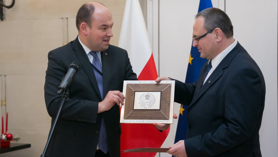 W 2016 roku Kowalski został "Konsulem Roku" - na zdjęciu z wiceszefem MSZ Janem Dziedziczakiem /MSZ /Materiały prasowe