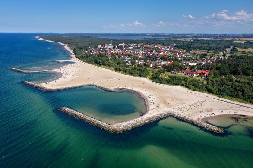 W 2018 roku w Jarosławcu powstała największa sztuczna plaża w Europie o powierzchni pięciu hektarów /Łukasz Dejnarowicz /Agencja FORUM