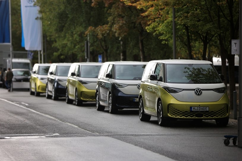 W 2025 roku na ulicach Hamburga ma pojawić się flota autonomicznych Volkswagenów ID. Buzz /Getty Images