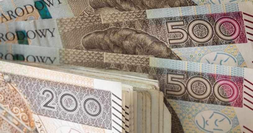 W 2025 roku wysokość emerytury honorowej wzrosła do 6589,67 zł miesięcznie. /123RF/PICSEL