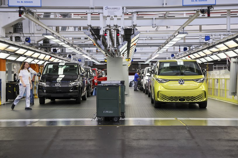 W 2033 spalinowe Volkswageny nie będą już produkowane /Getty Images